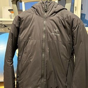 Arc’teryx Atom AR hoody men’s size L. Condition 9/10.